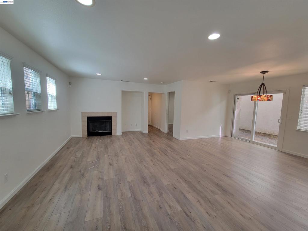 313 Turnstone Cir Property Photo 4