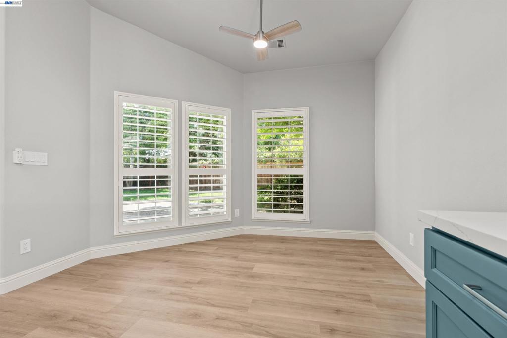 4713 Longcove Dr Property Photo 20