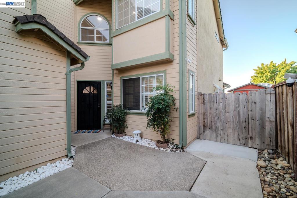 230 Laurelwood Cir Property Photo 15