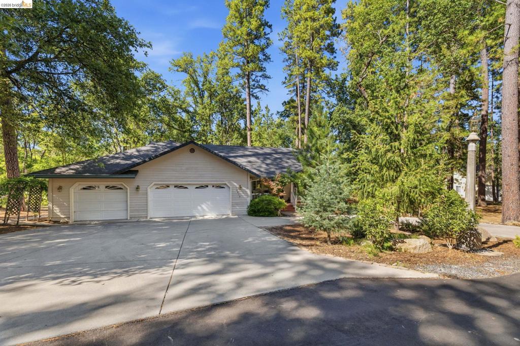 19015 Apple Valley Dr Property Photo 1