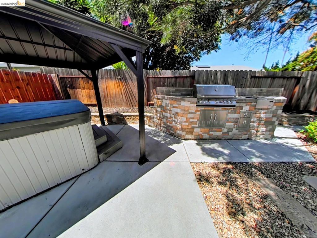 1612 Geyser Cir Property Photo 2