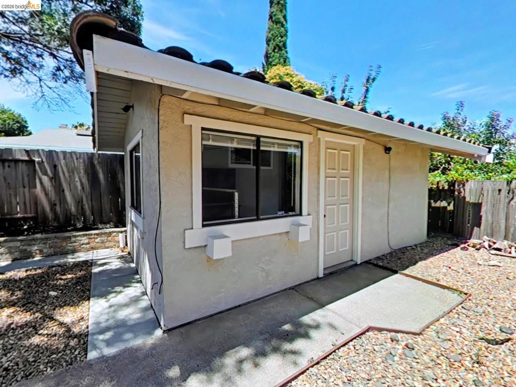 1612 Geyser Cir Property Photo 3