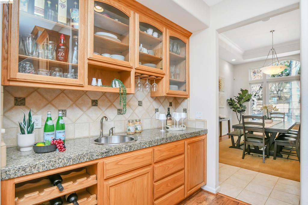 16096 Parkridge Ave Property Photo 6