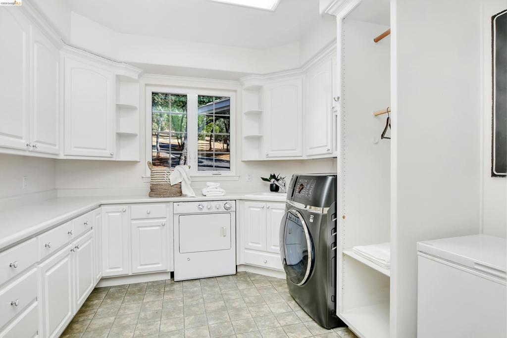 16096 Parkridge Ave Property Photo 11