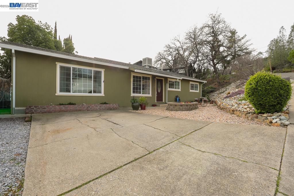 3345 Oakwood Place Property Photo 2