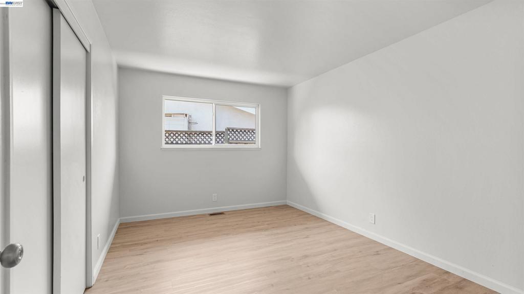 2435 Douglas St Property Photo 32