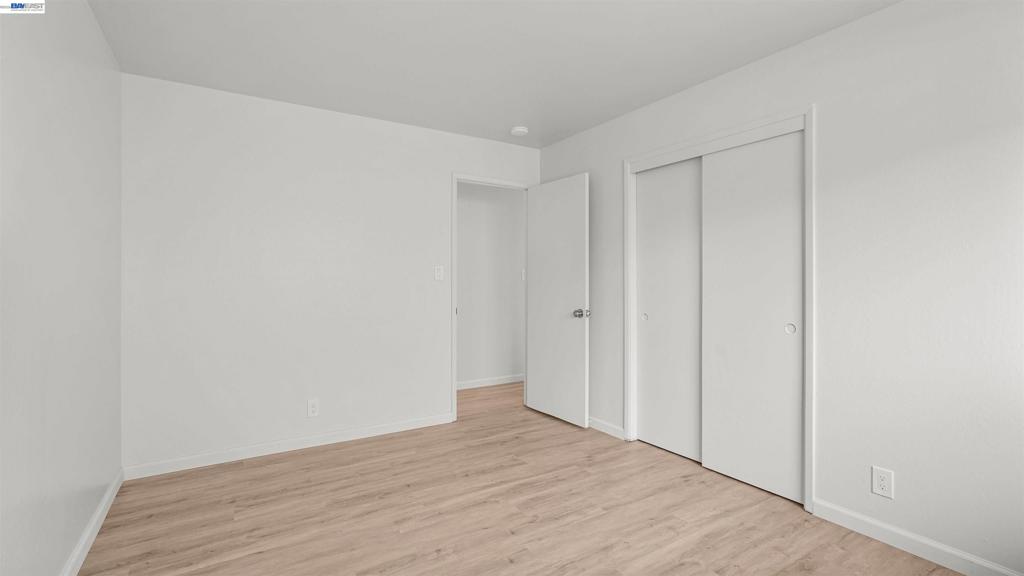 2435 Douglas St Property Photo 34