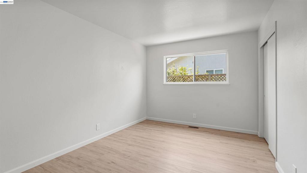 2435 Douglas St Property Photo 36