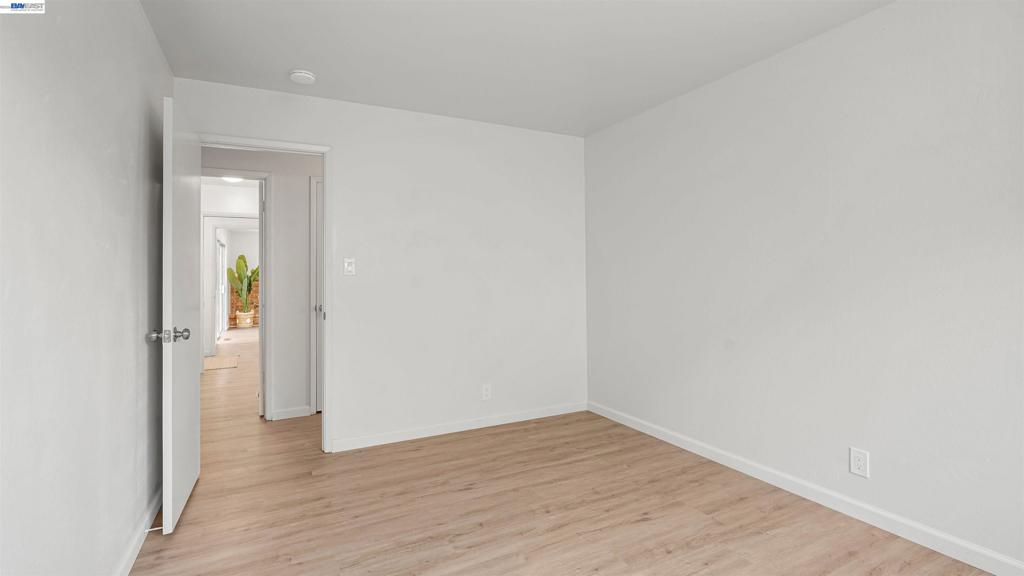 2435 Douglas St Property Photo 39