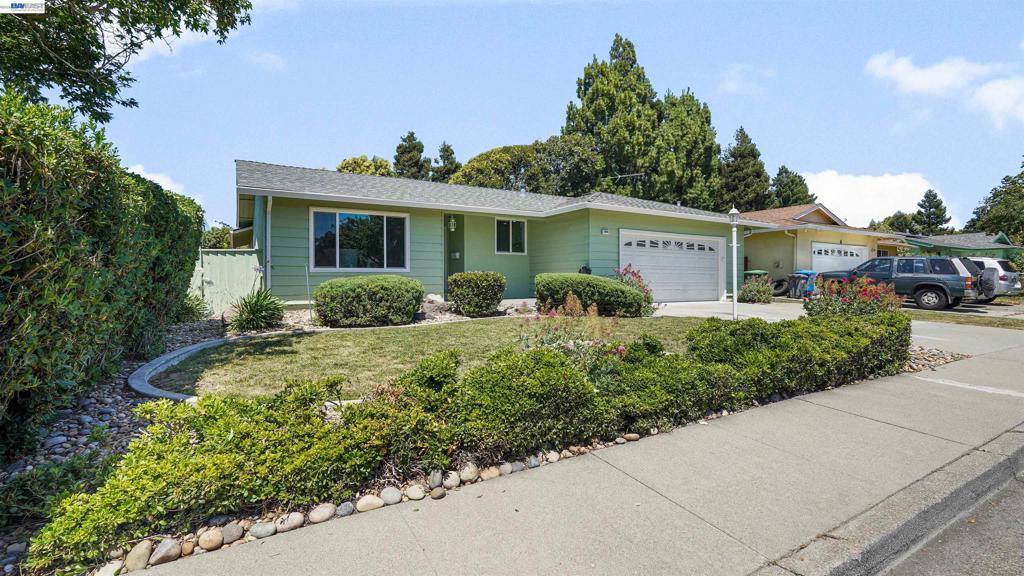 2435 Douglas St Property Photo 51