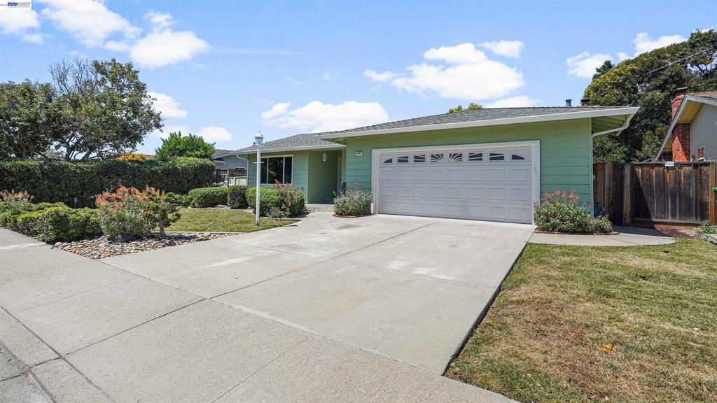 2435 Douglas St Property Photo 53