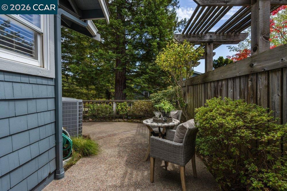 1901 Lakeshire Dr Property Photo 37