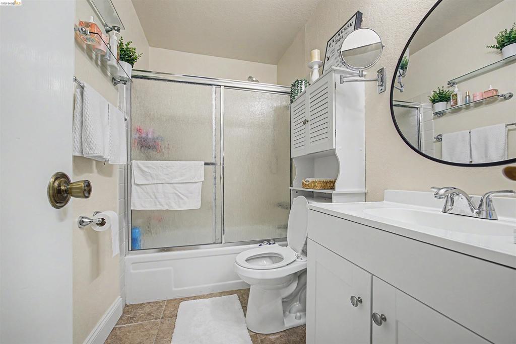 2125 Northwood Circle H Property Photo 6