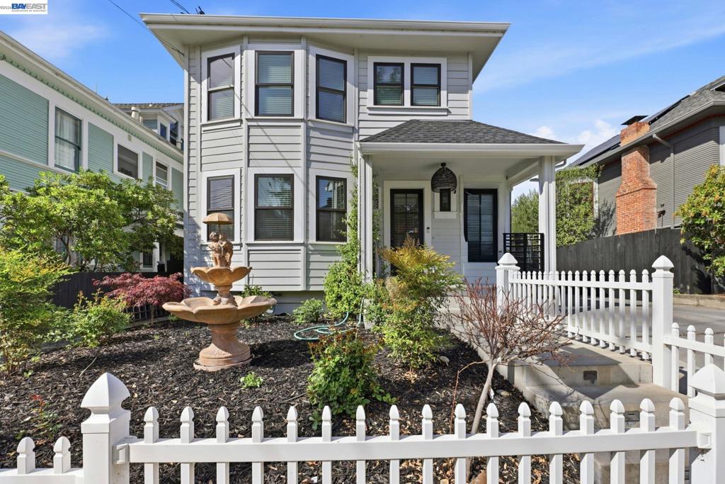 1841 Vine St Property Photo 1