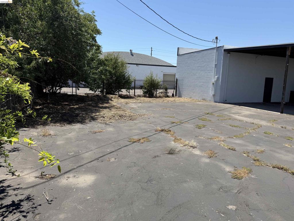 1402 Bourbon St Property Photo 3