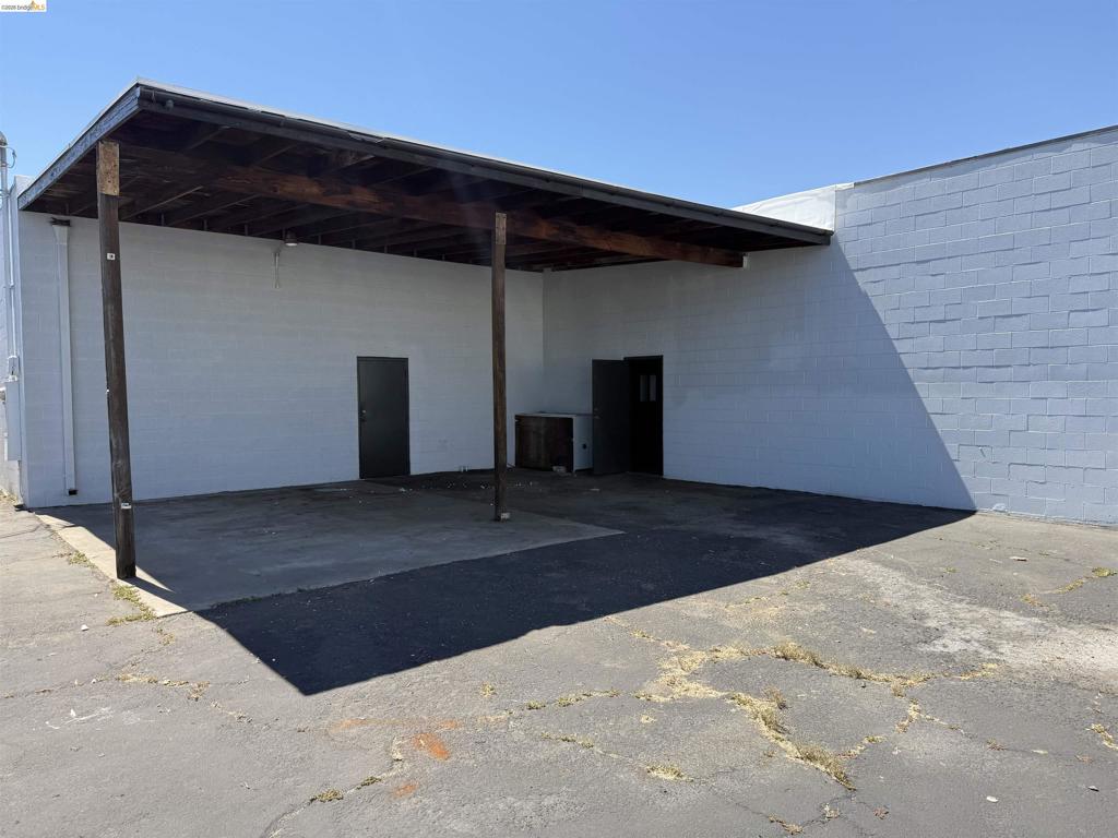 1402 Bourbon St Property Photo 6