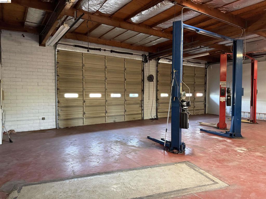 1402 Bourbon St Property Photo 11