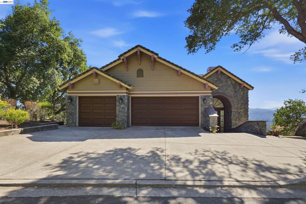 506 Oakshire Place Property Photo 1