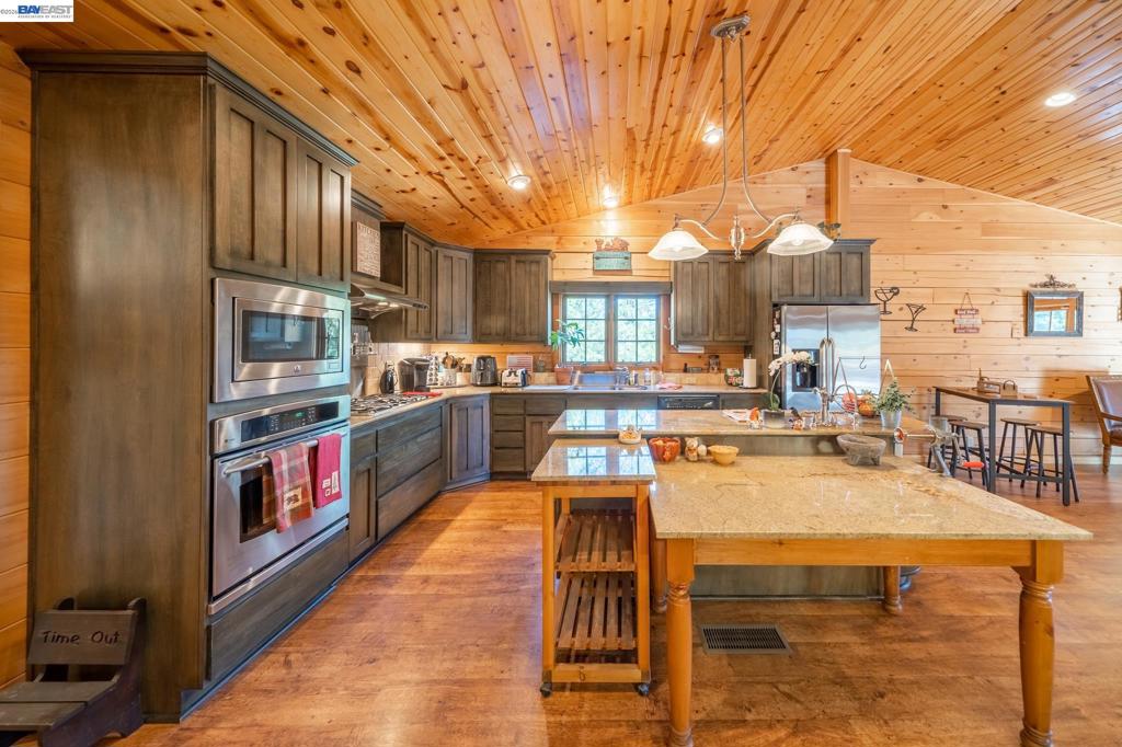 6775 Trailhead Ct Property Photo 3