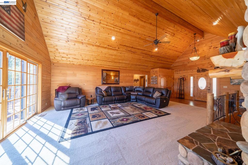 6775 Trailhead Ct Property Photo 11
