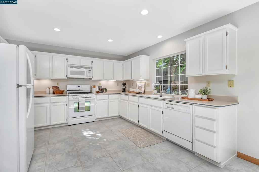 280 Brady Street Property Photo 11