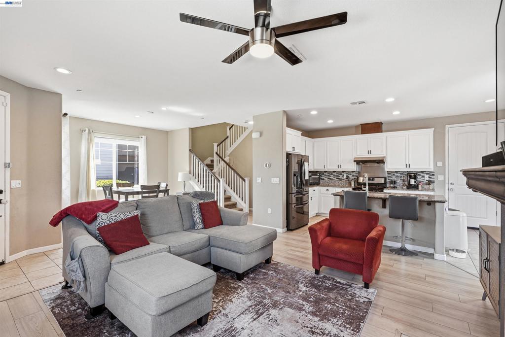 146 Halsey Way Property Photo 3