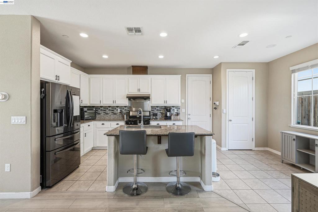 146 Halsey Way Property Photo 6
