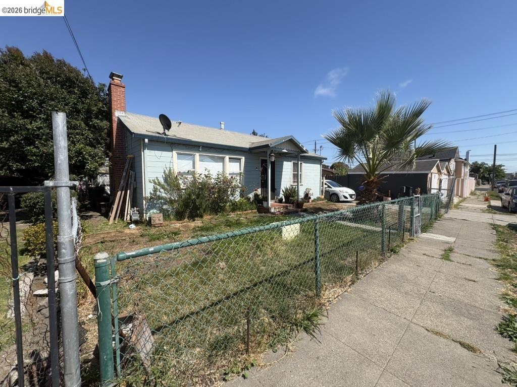 122 3rd St Property Photo 1