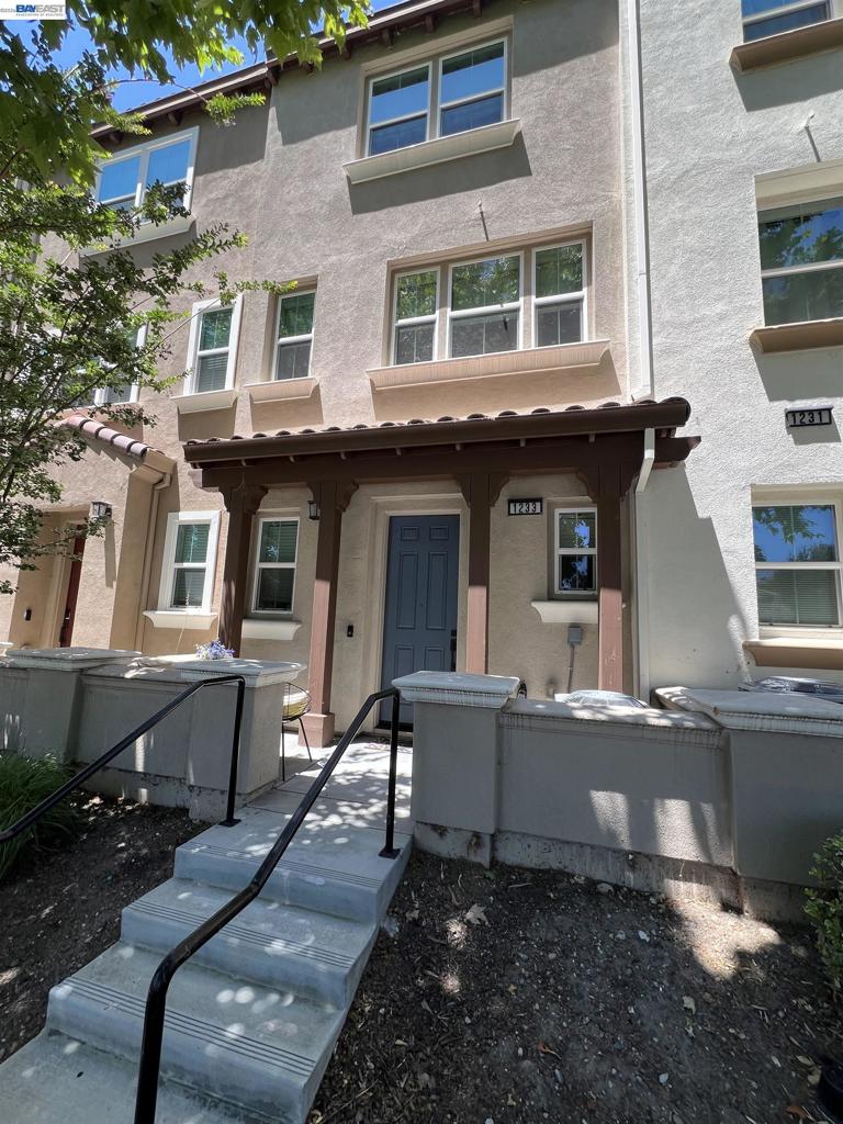 1233 Merry Loop Property Photo 1