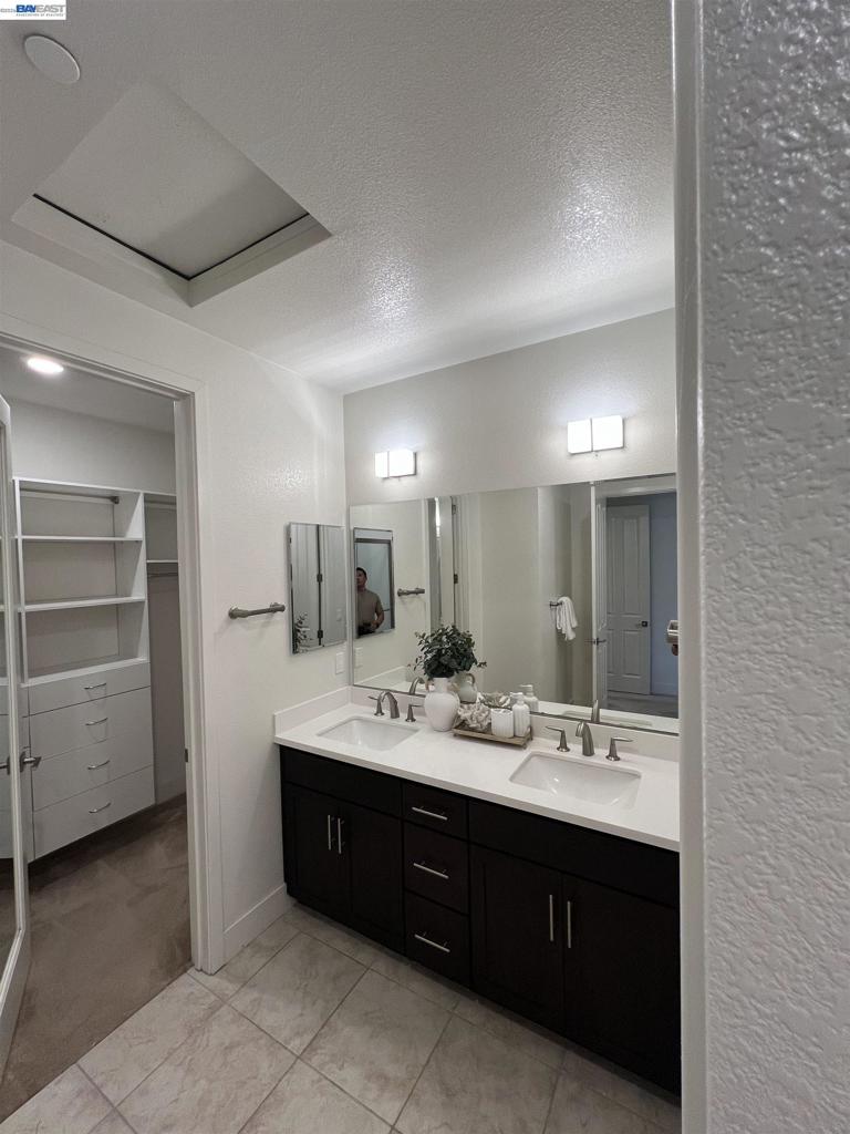 1233 Merry Loop Property Photo 6