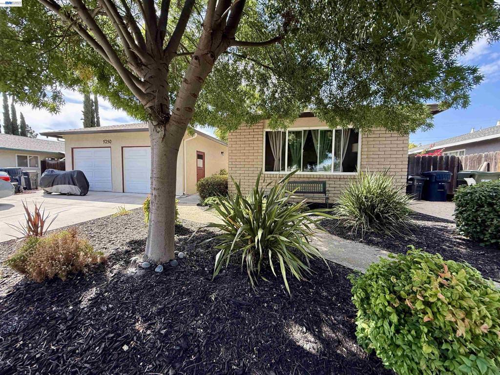 5252 & 5250 Norma Way Property Photo 1