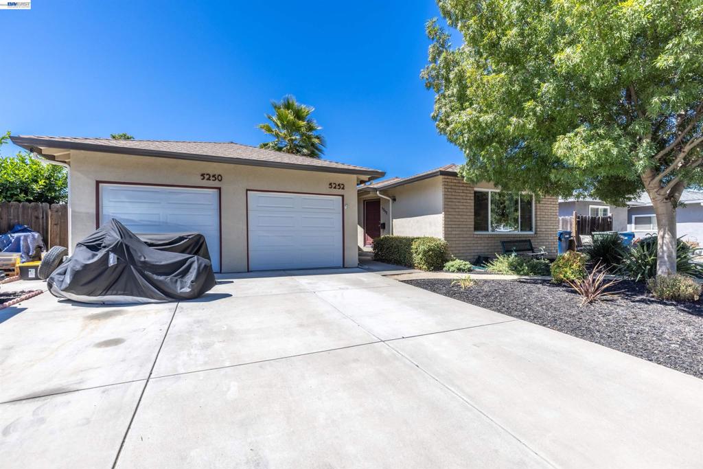 5252 & 5250 Norma Way Property Photo 2