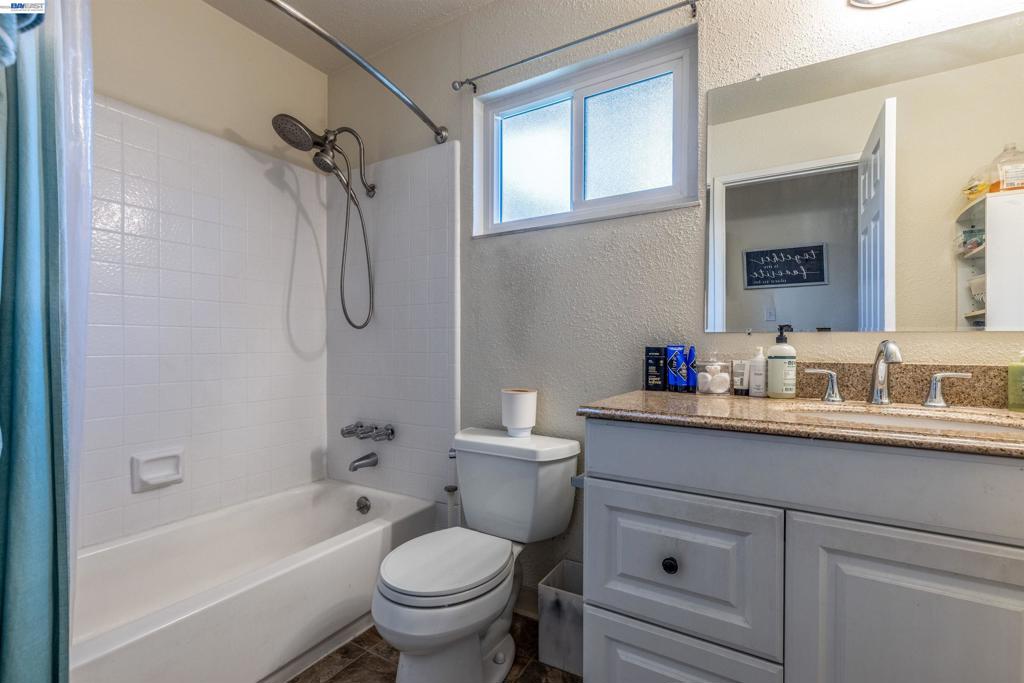 5252 & 5250 Norma Way Property Photo 11