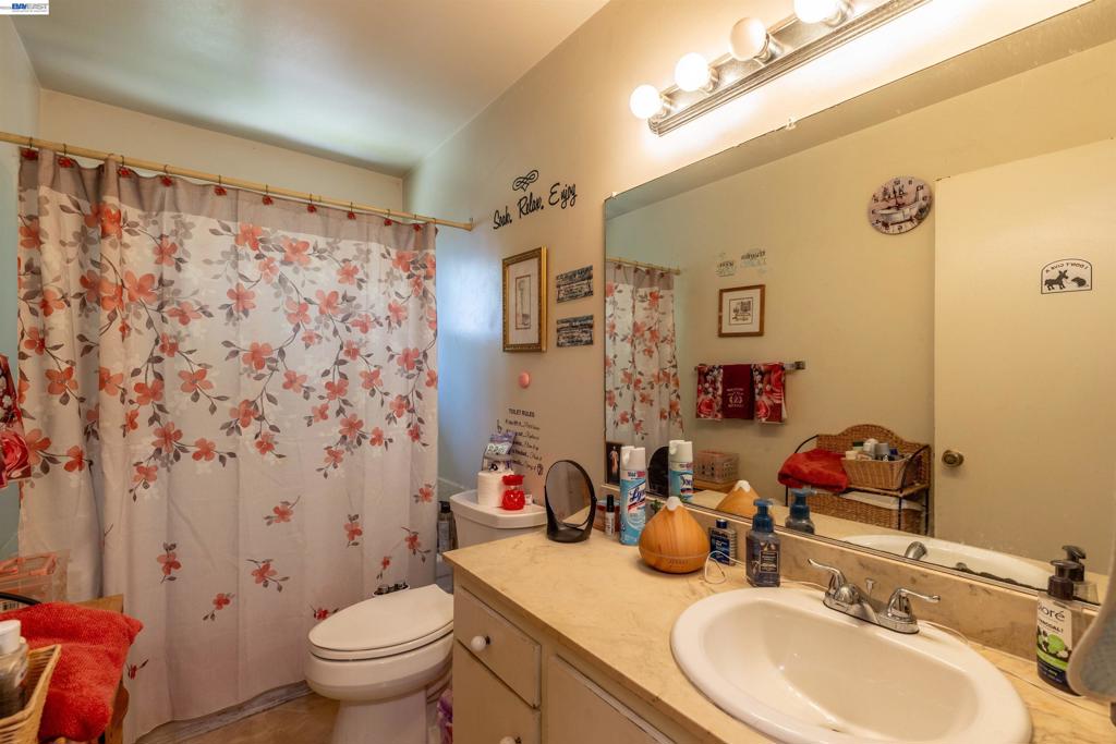 5252 & 5250 Norma Way Property Photo 28