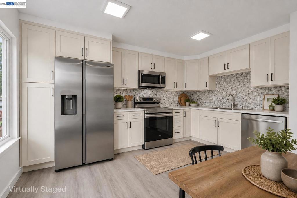 883 Inverness Ct Property Photo 2