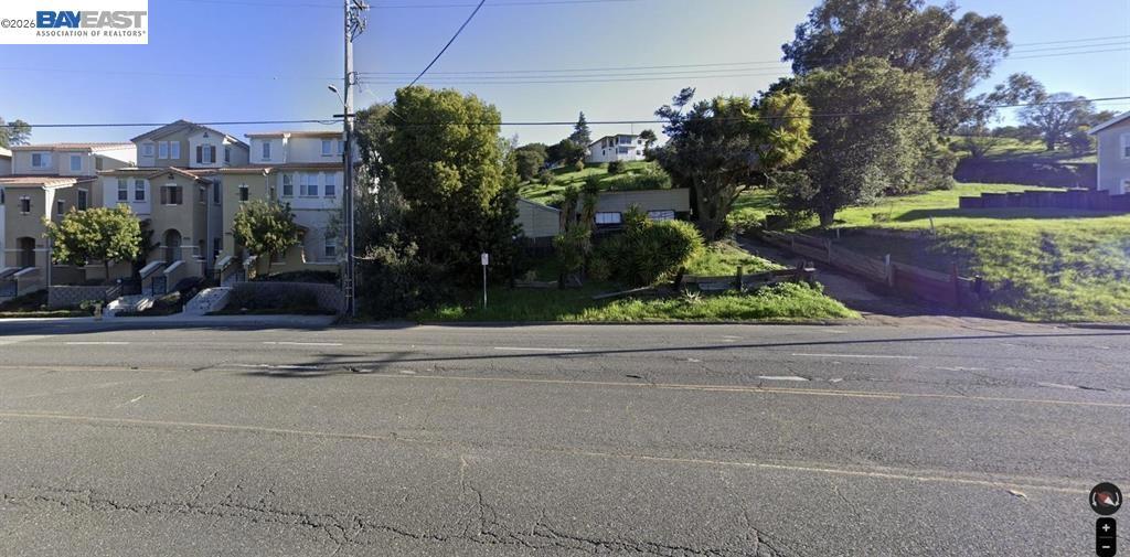 26550 Hayward Blvd Property Photo 4
