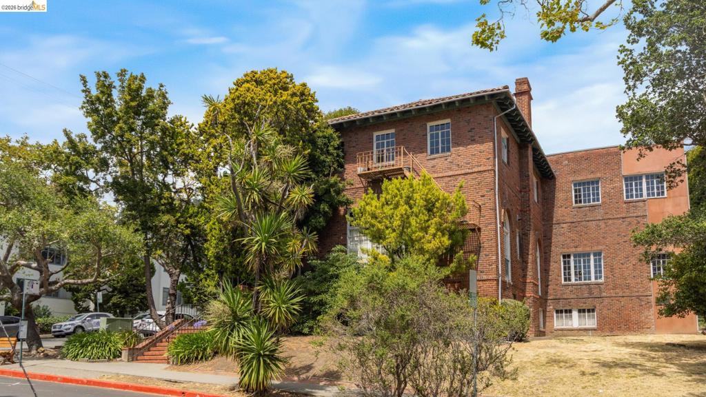 2510 Le Conte Ave Property Photo 1