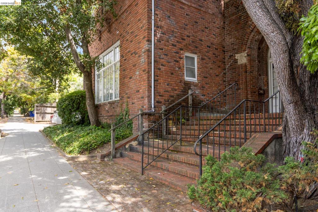 2510 Le Conte Ave Property Photo 6