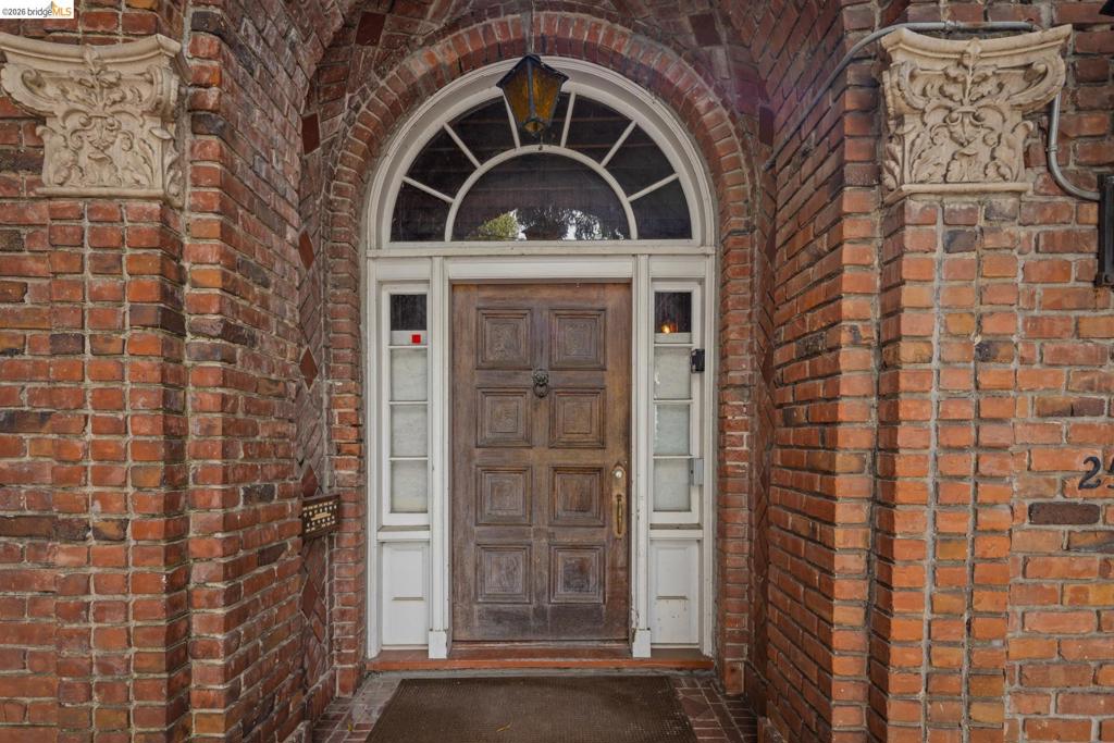 2510 Le Conte Ave Property Photo 8