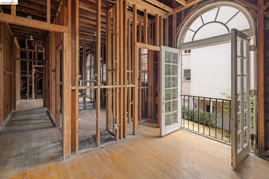 2510 Le Conte Ave Property Photo 14