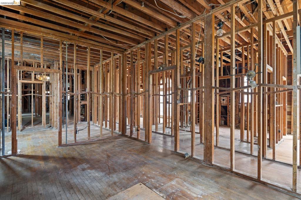 2510 Le Conte Ave Property Photo 17