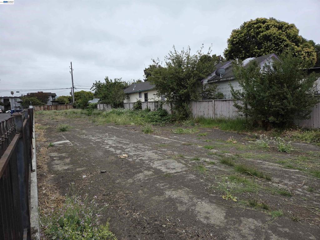 22329 S Garden Ave Property Photo 5
