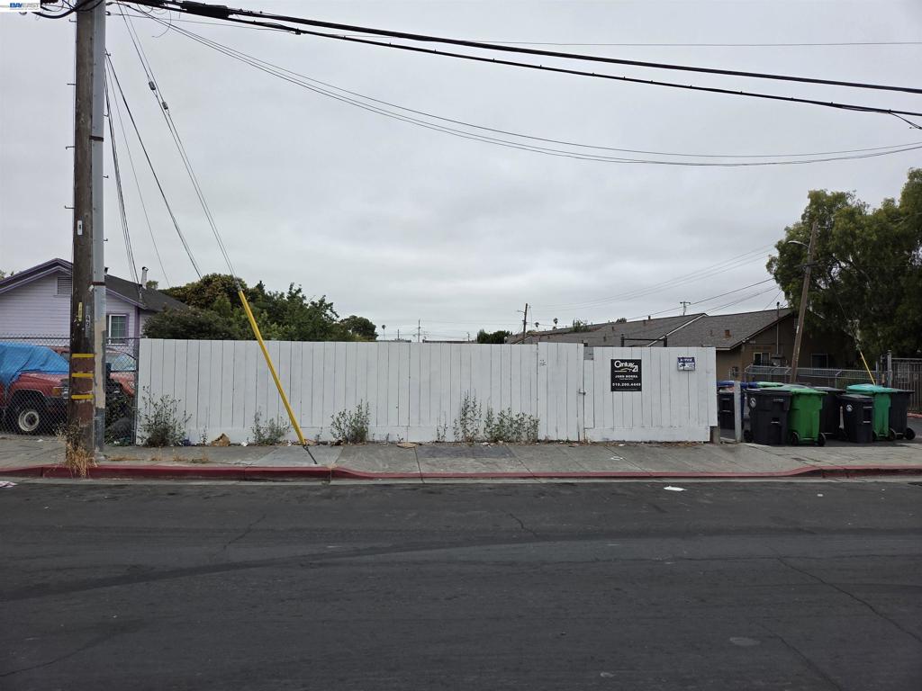 22329 S Garden Ave Property Photo 3