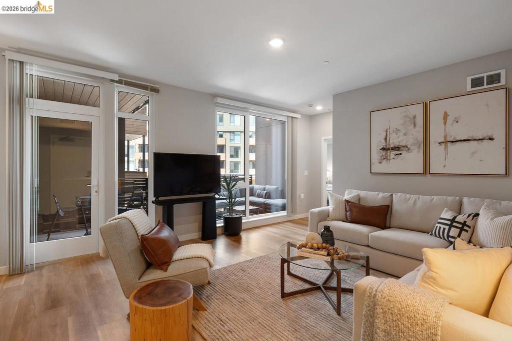 260 Brooklyn Basin Way 556 Property Photo 2