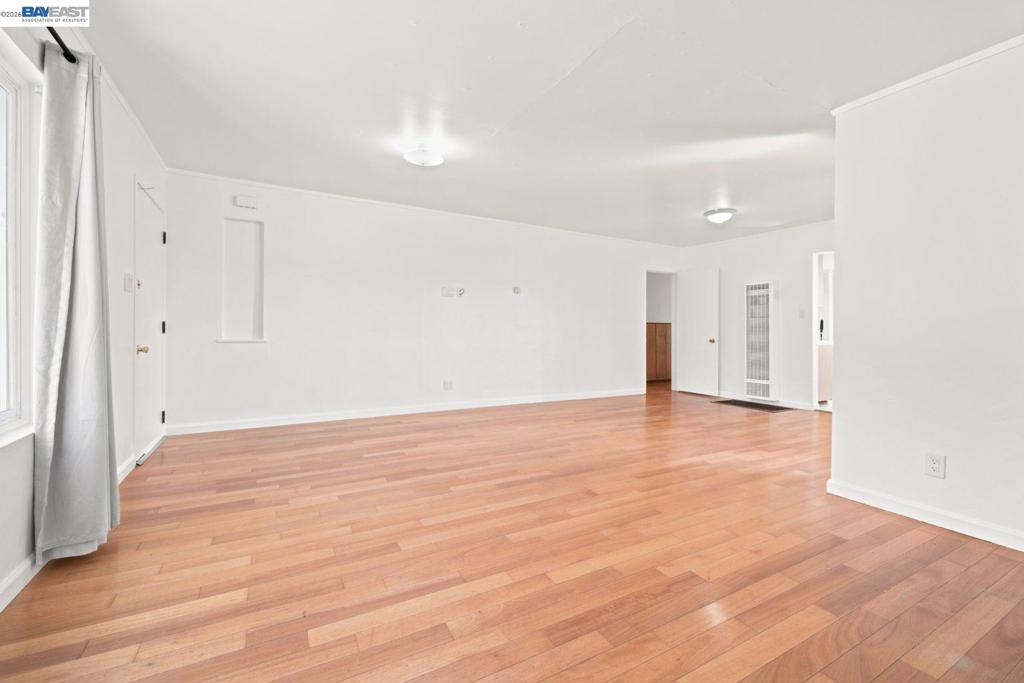 17005 Santa Fe St Property Photo 8