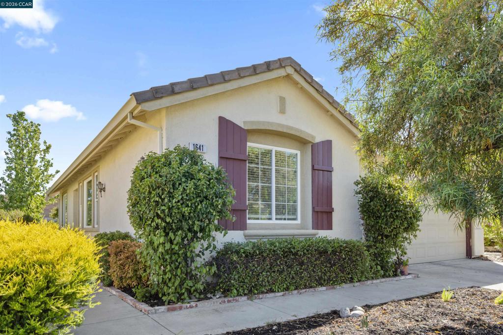 1641 Regent Dr Property Photo 1