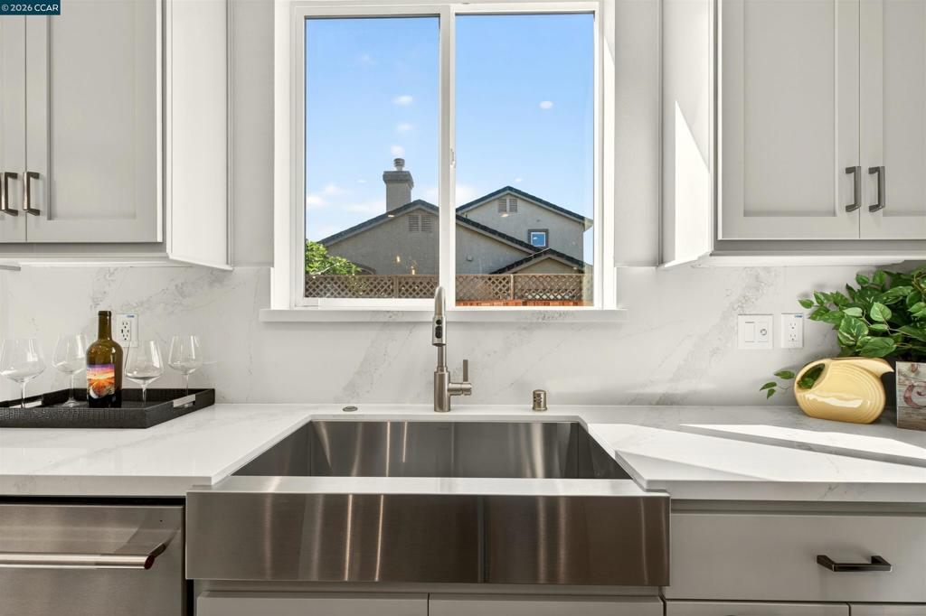 2201 Vandeleur Drive Property Photo 10
