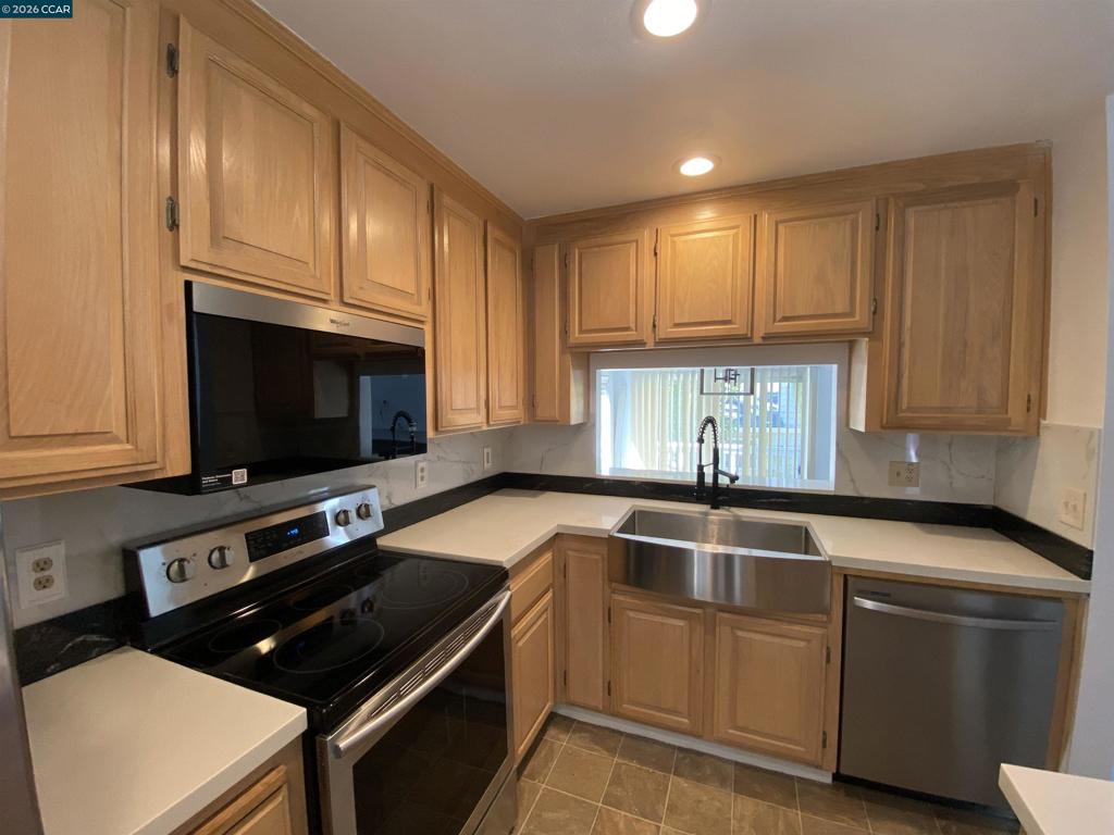 209 Hidden Creek Ct Property Photo 3
