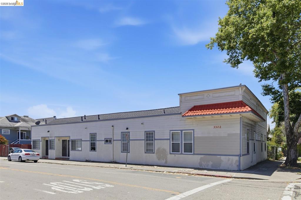 3302 California St Property Photo 4