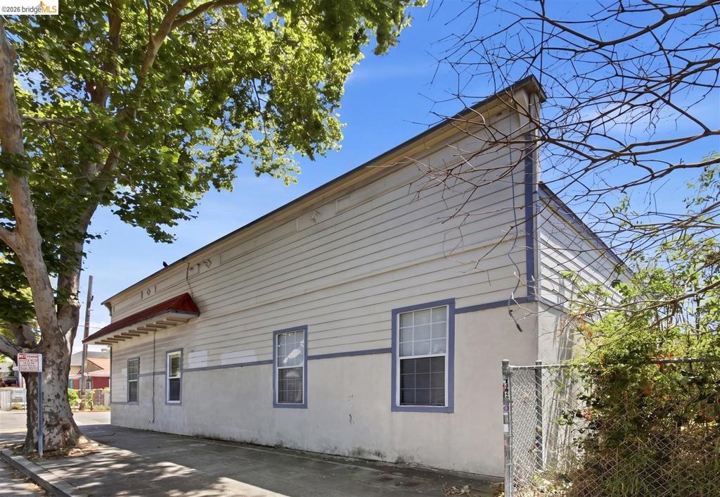 3302 California St Property Photo 5